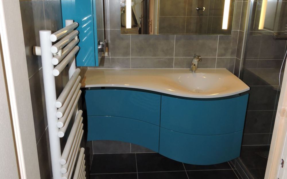 Meuble simple vasque et miroir suspendu
