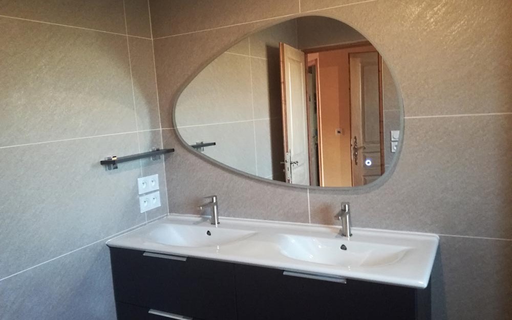 Pose d'un miroir + vasques de salle de bains