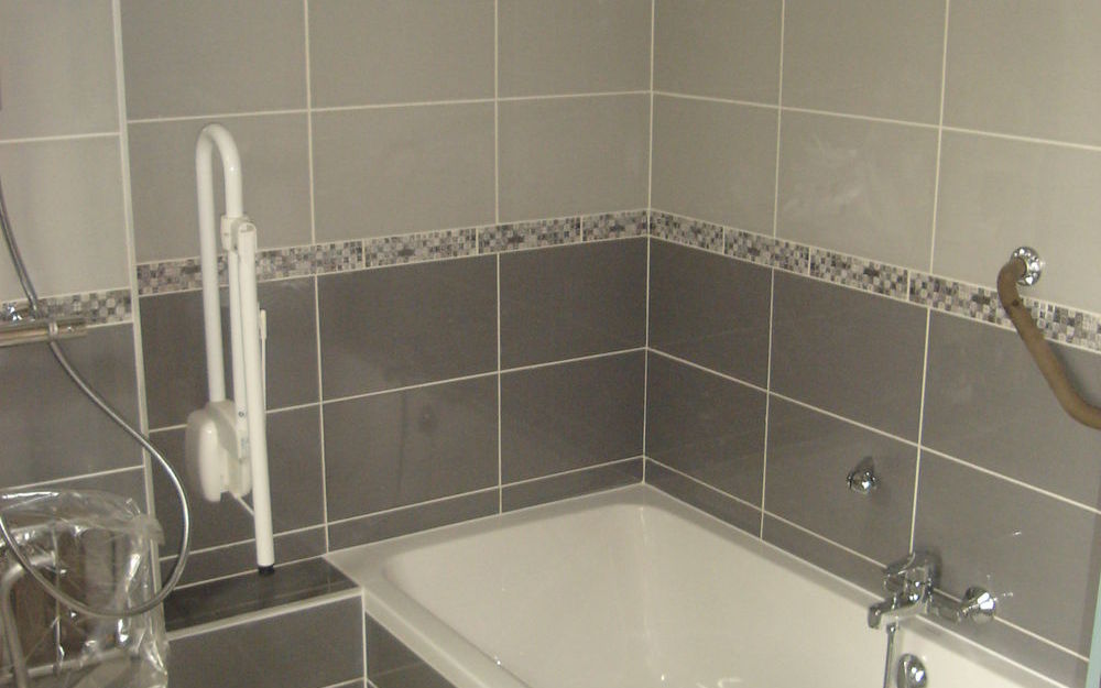 Creation d'une salle de bain pour personne à mobilité réduite à Izeaux