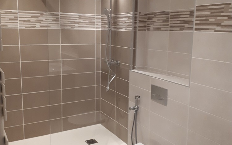 salle de bain à Apprieu