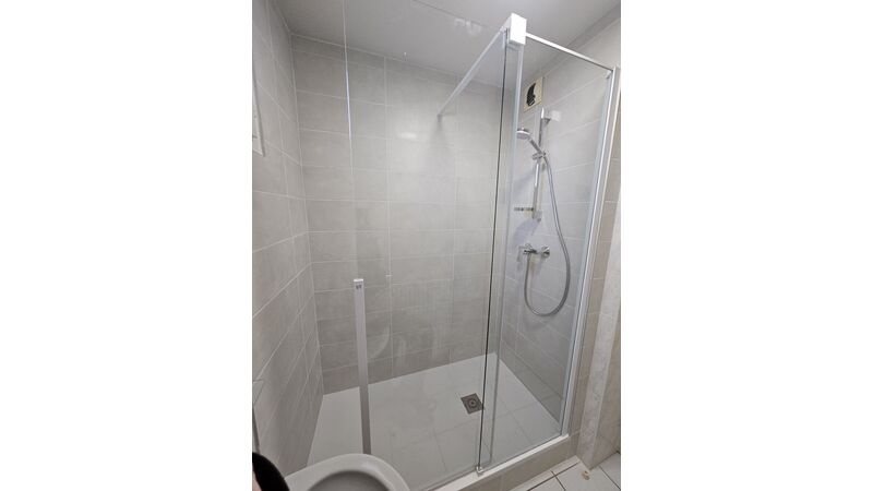 REMPLACEMENT D'UNE BAIGNOIRE PAR UNE DOUCHE A MOIRANS