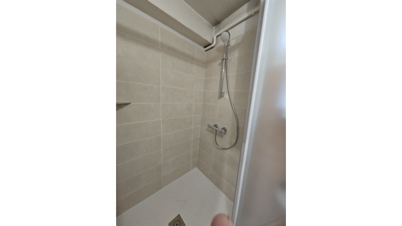 MODIFICATION D'UNE DOUCHE + PORTE PIVOTANTE à Rives